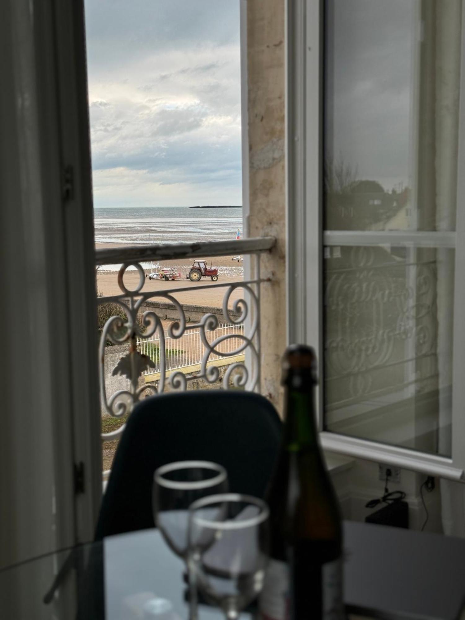 Sunny Apt On D-Day Beach With Parking Saint-Come-de-Fresne Exterior photo